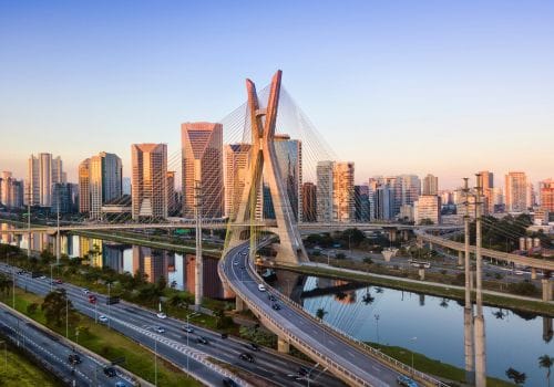 Locação de vans para city tour em São Paulo