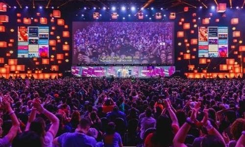 ccxp_aluguel_vans_plateia